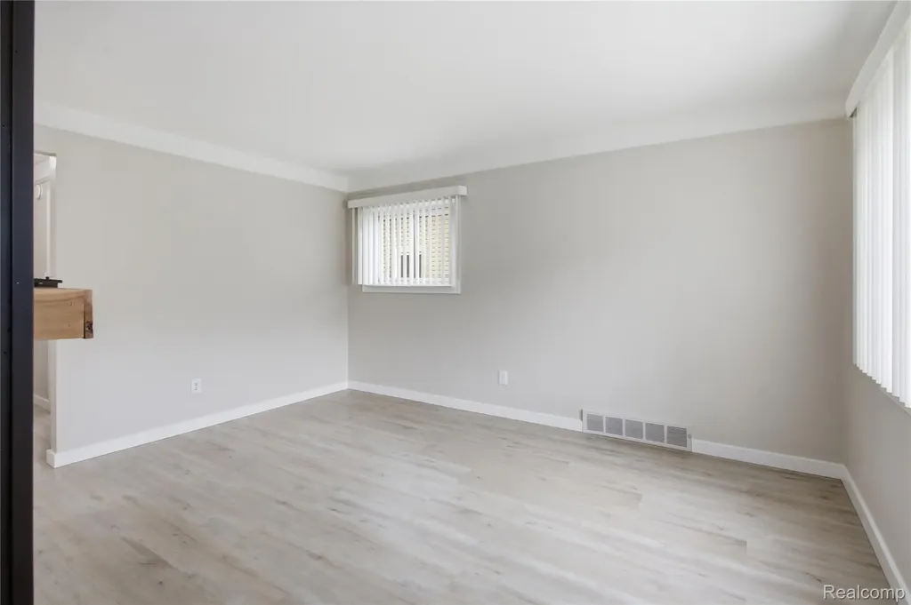 28538 Bock Street Garden City City MI 48135