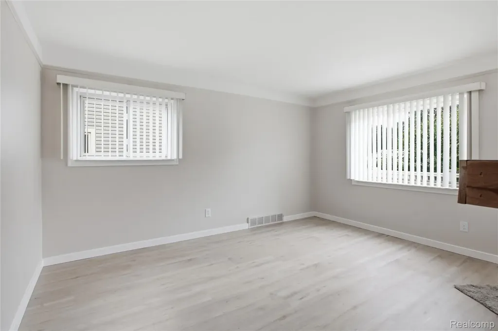 28538 Bock Street Garden City City MI 48135
