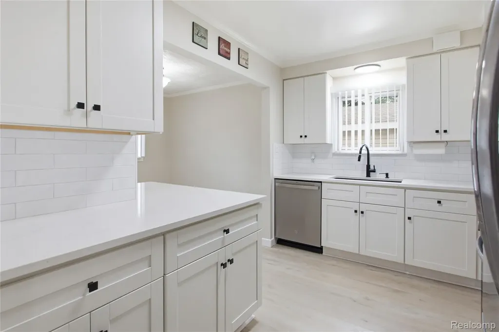 28538 Bock Street Garden City City MI 48135