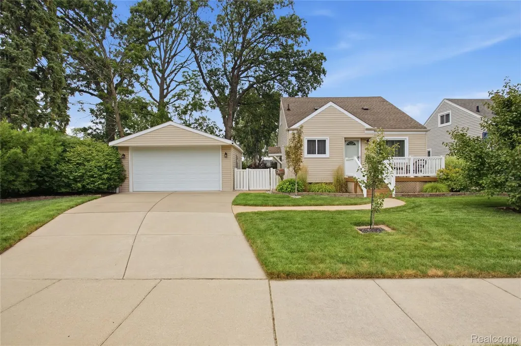 28538 Bock Street Garden City City MI 48135