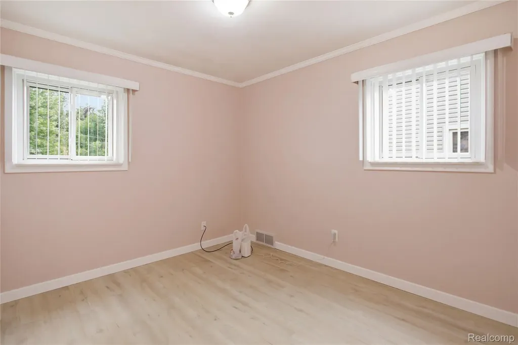 28538 Bock Street Garden City City MI 48135