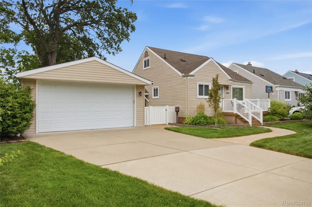 28538 Bock Street Garden City City MI 48135