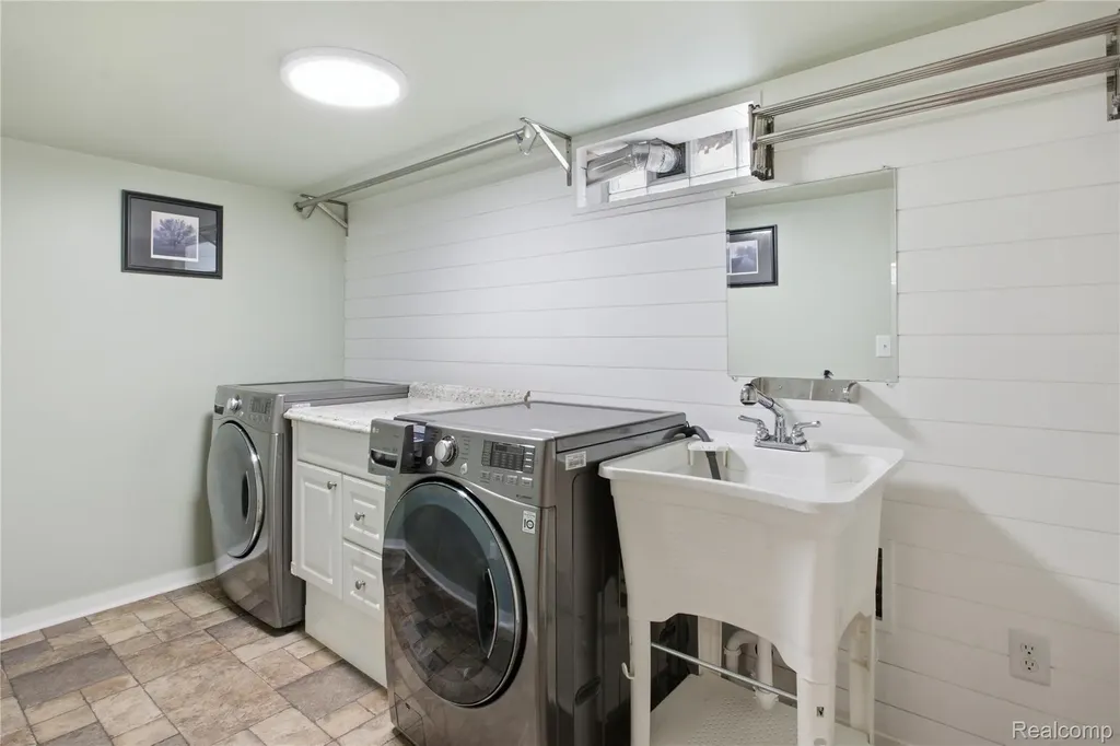28538 Bock Street Garden City City MI 48135