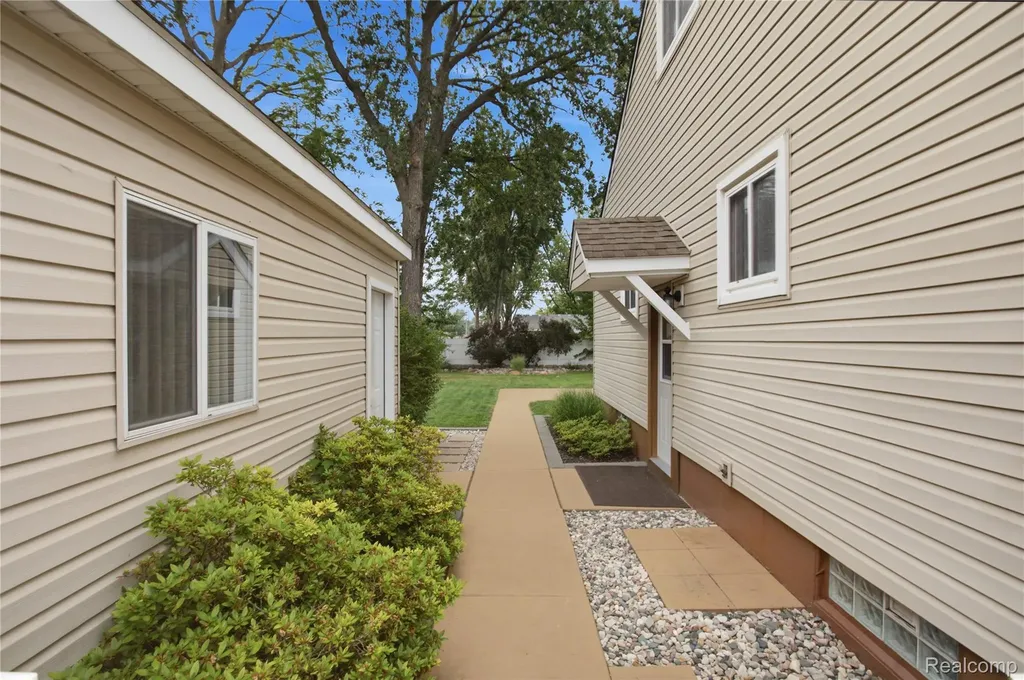 28538 Bock Street Garden City City MI 48135