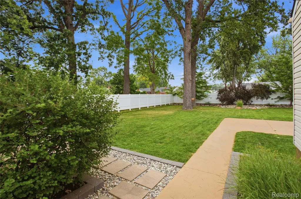 28538 Bock Street Garden City City MI 48135