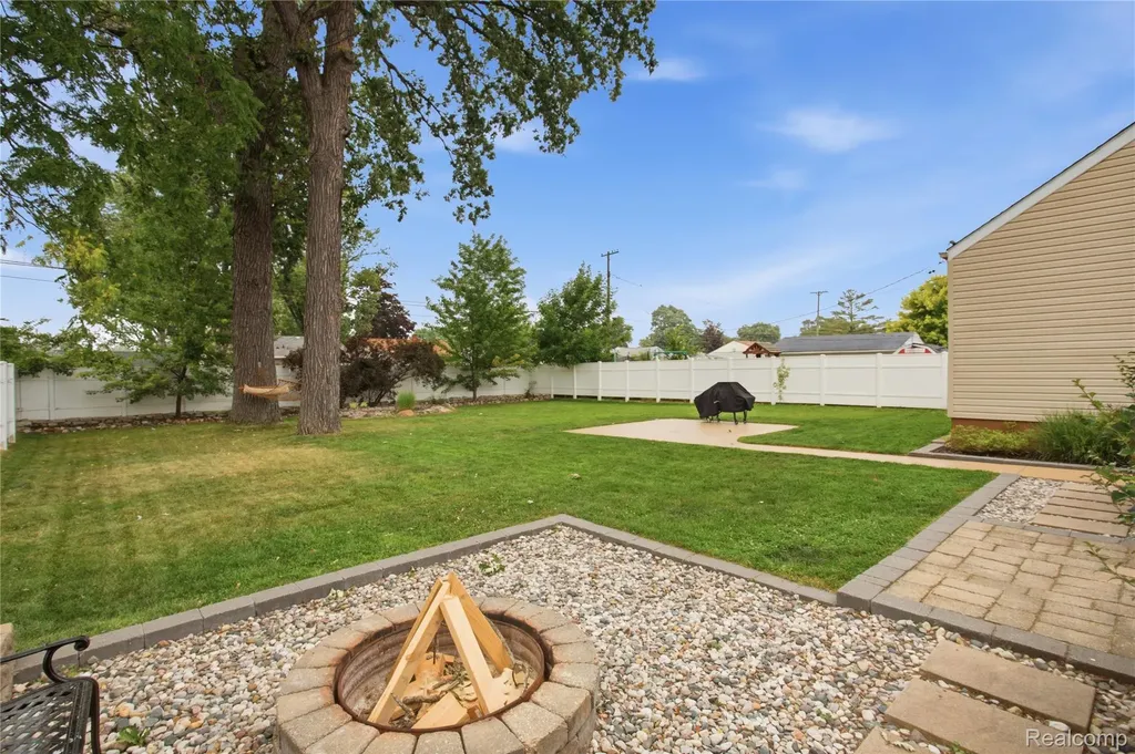 28538 Bock Street Garden City City MI 48135