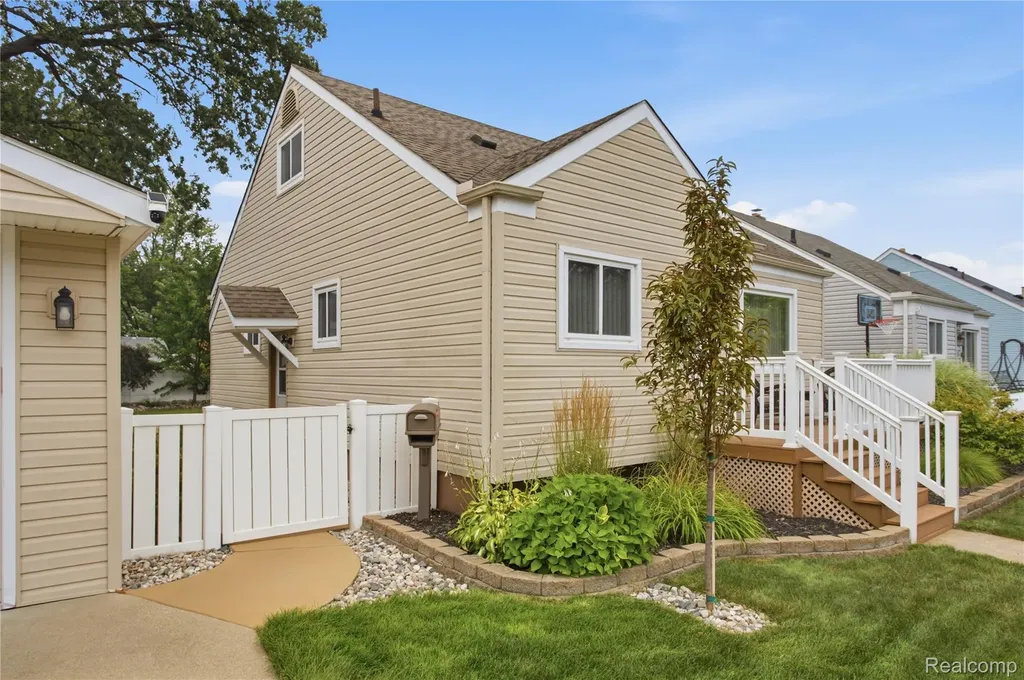 28538 Bock Street Garden City City MI 48135