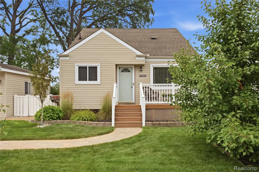 28538 Bock Street Garden City City MI 48135