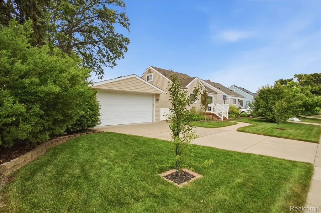 28538 Bock Street Garden City City MI 48135