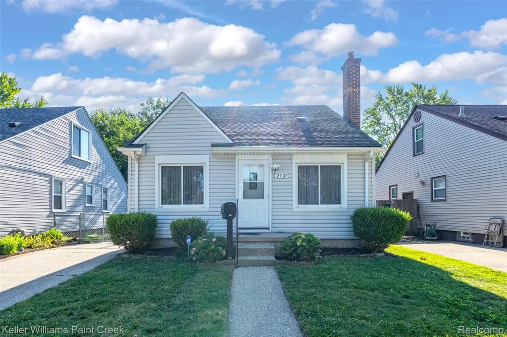 21132 Syracuse Avenue Warren City MI 48091