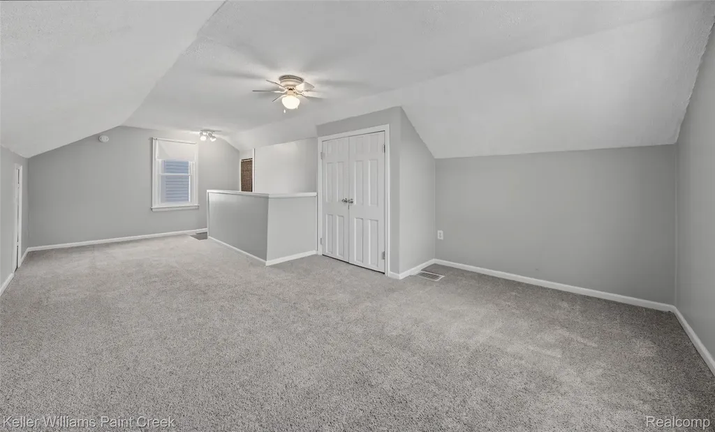 21132 Syracuse Avenue Warren City MI 48091