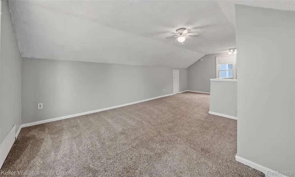 21132 Syracuse Avenue Warren City MI 48091