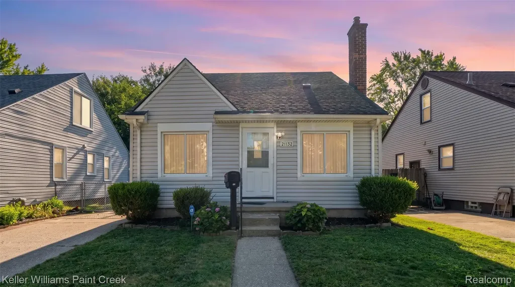 21132 Syracuse Avenue Warren City MI 48091