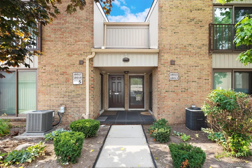 18017 University Park Drive Livonia City MI 48152