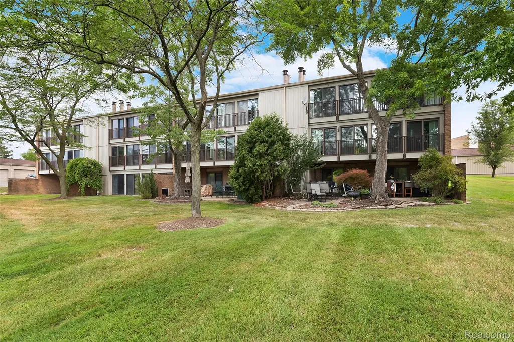 18017 University Park Drive Livonia City MI 48152