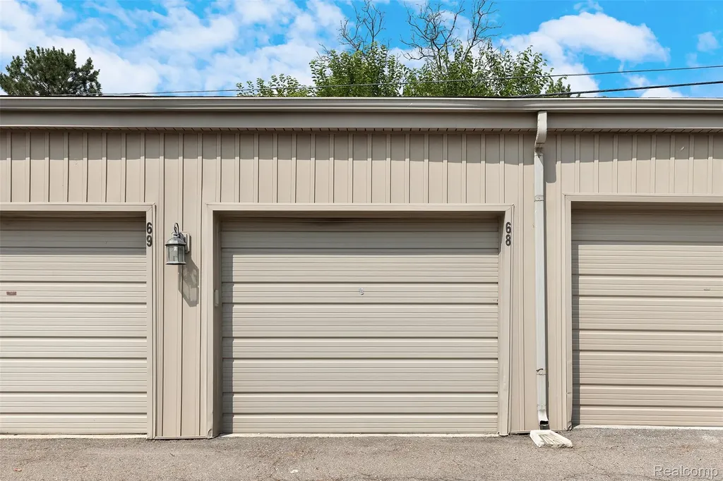 18017 University Park Drive Livonia City MI 48152