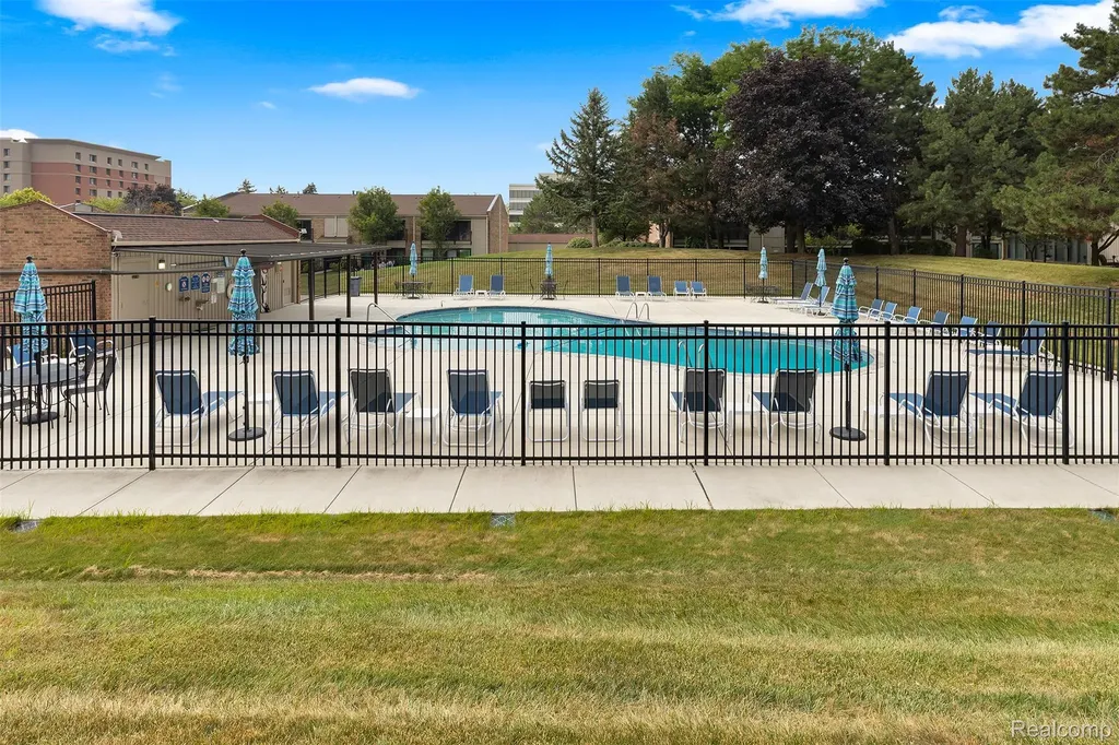 18017 University Park Drive Livonia City MI 48152
