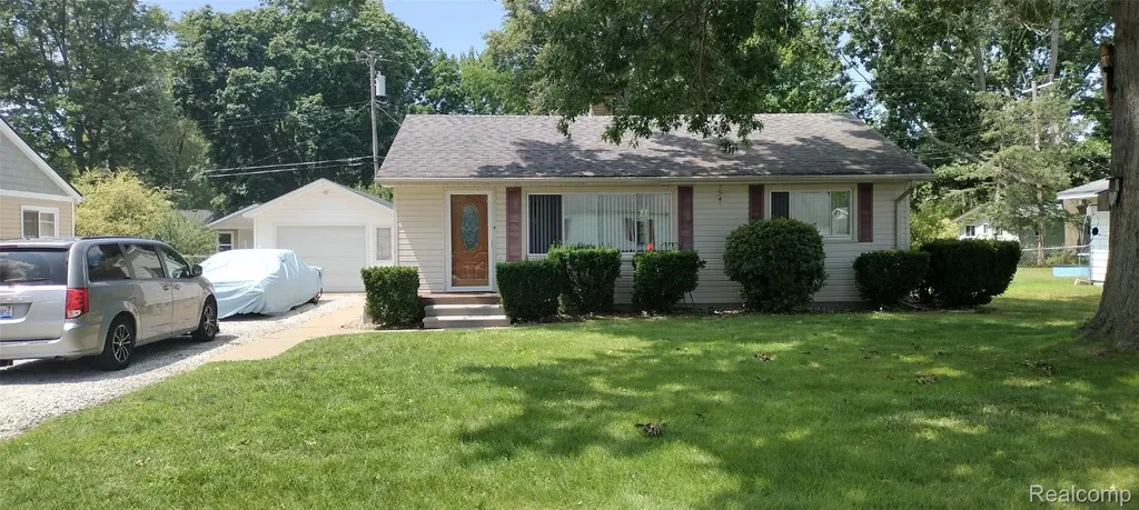 1823 Washington Street Algonac City MI 48001