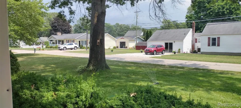 1823 Washington Street Algonac City MI 48001