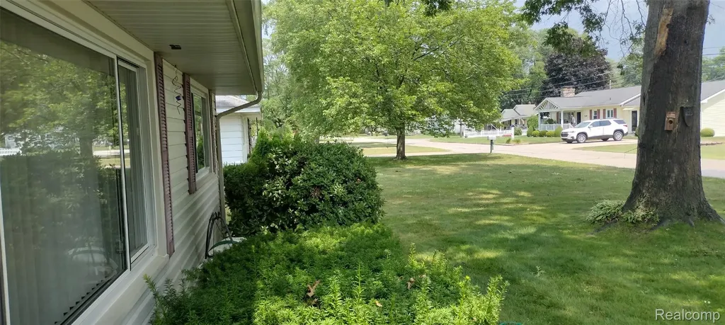1823 Washington Street Algonac City MI 48001