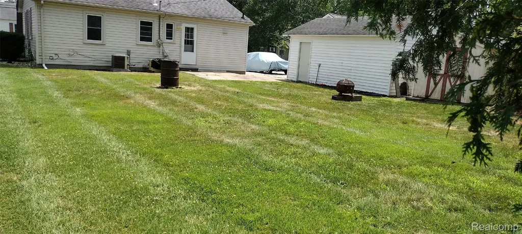 1823 Washington Street Algonac City MI 48001