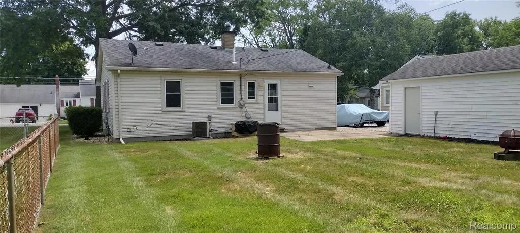 1823 Washington Street Algonac City MI 48001