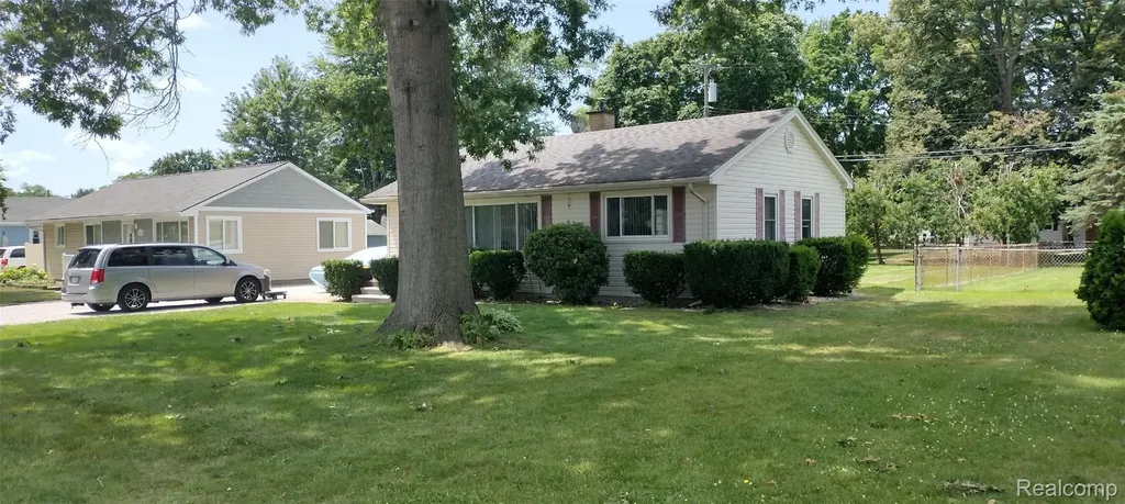 1823 Washington Street Algonac City MI 48001
