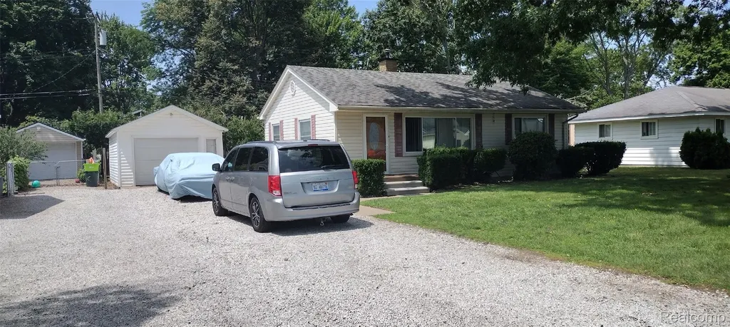 1823 Washington Street Algonac City MI 48001