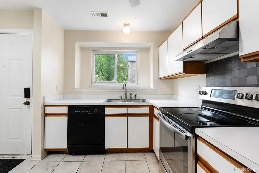 42739 Lilley Pointe Drive Canton Charter Township MI 48187