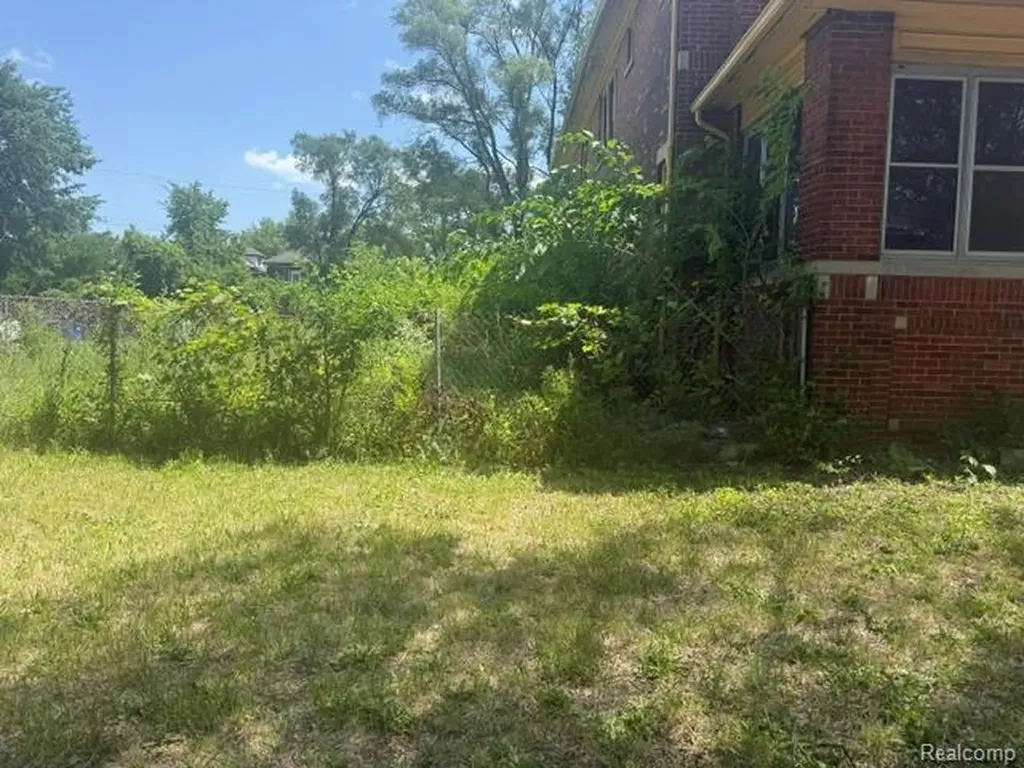 2295 Gladstone Street Detroit City MI 48206