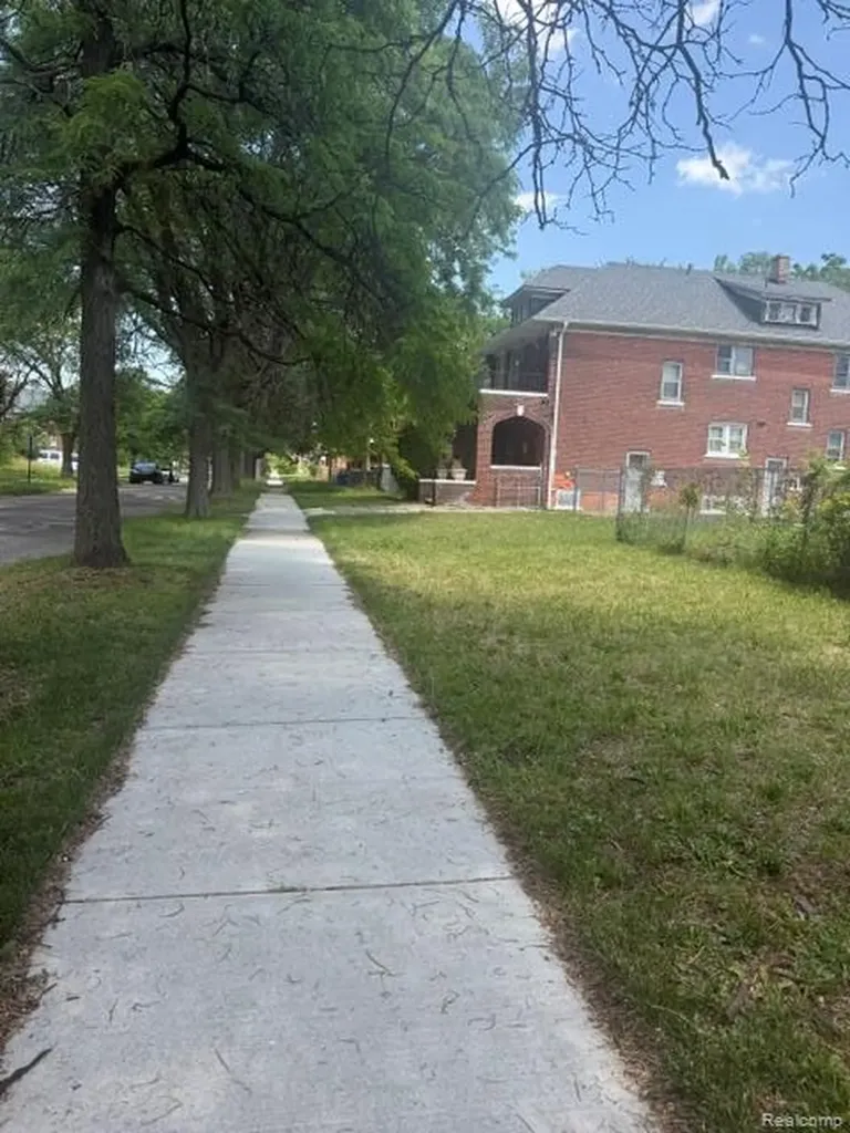 2295 Gladstone Street Detroit City MI 48206