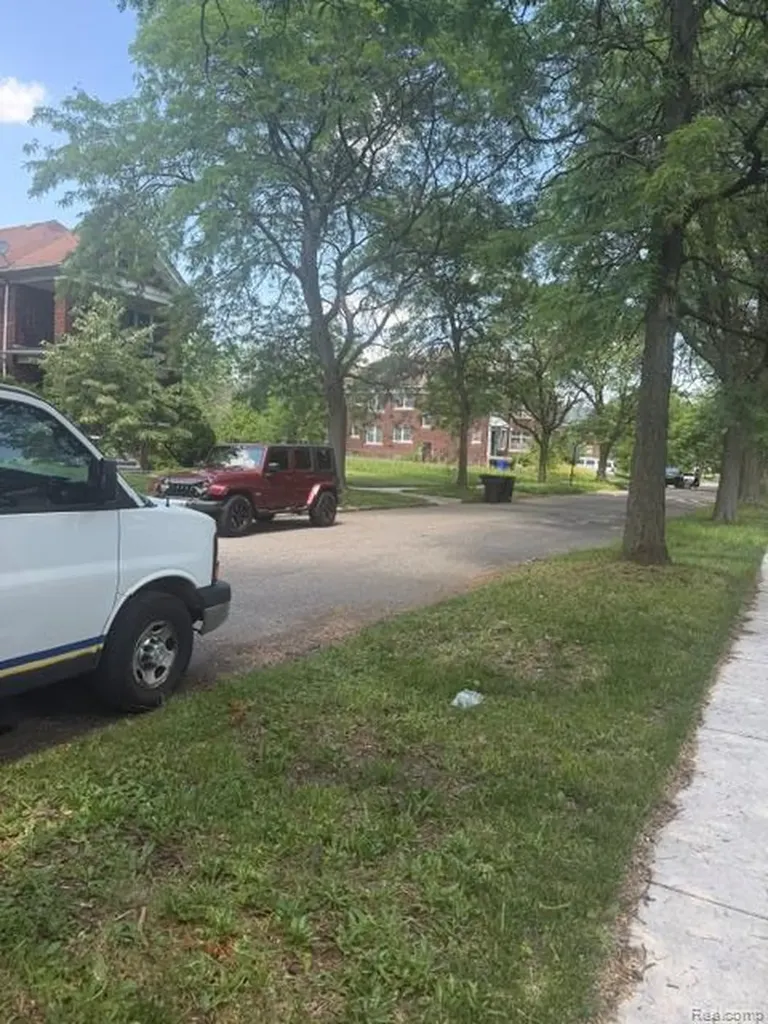 2295 Gladstone Street Detroit City MI 48206