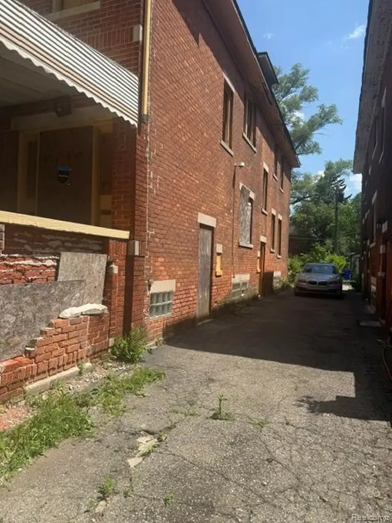 2295 Gladstone Street Detroit City MI 48206
