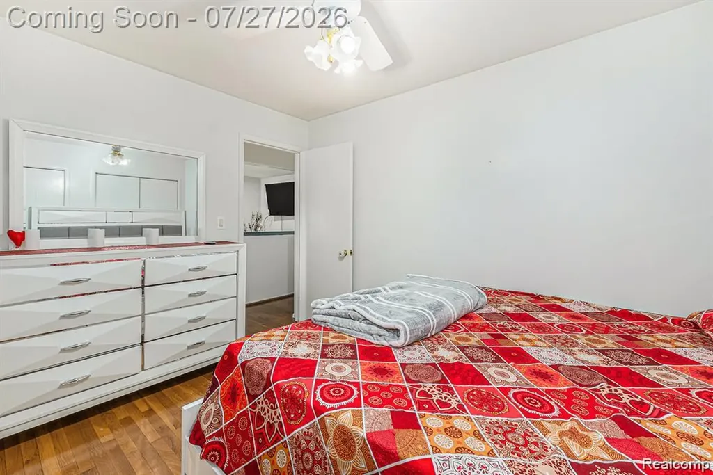 2338 Walter Avenue Warren City MI 48092