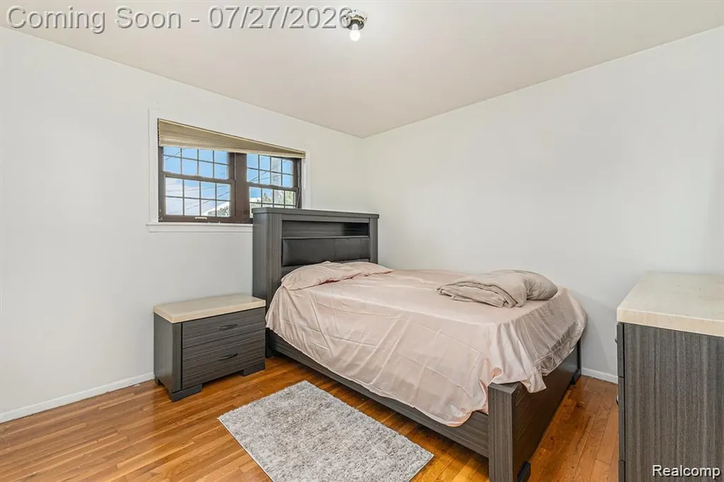 2338 Walter Avenue Warren City MI 48092