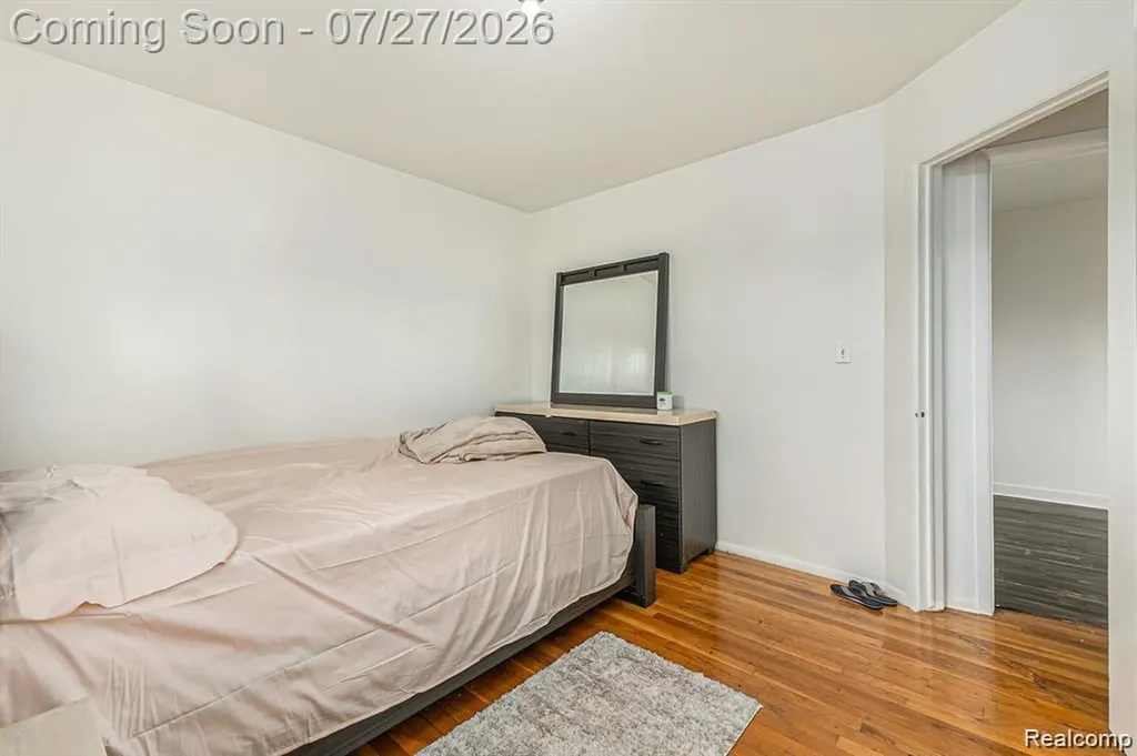 2338 Walter Avenue Warren City MI 48092