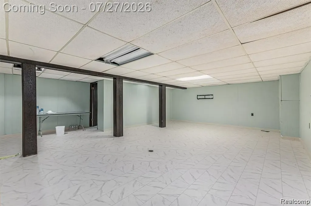 2338 Walter Avenue Warren City MI 48092