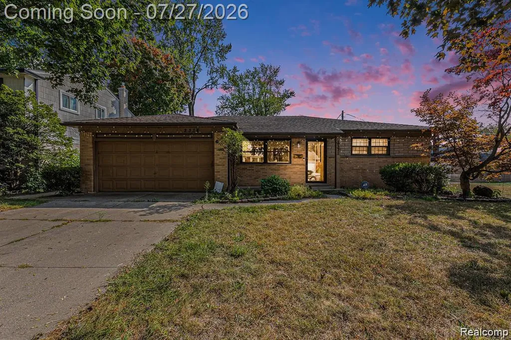 2338 Walter Avenue Warren City MI 48092