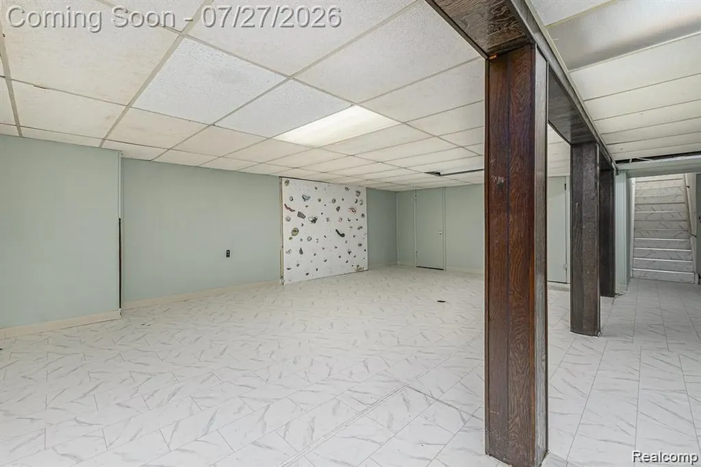 2338 Walter Avenue Warren City MI 48092