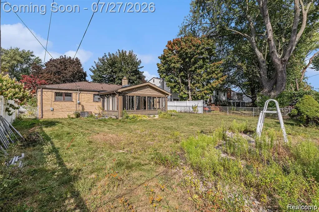 2338 Walter Avenue Warren City MI 48092