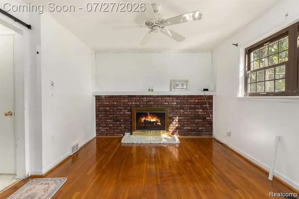 2338 Walter Avenue Warren City MI 48092