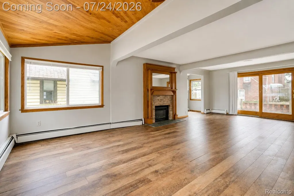22464 Beach Street St. Clair Shores City MI 48081