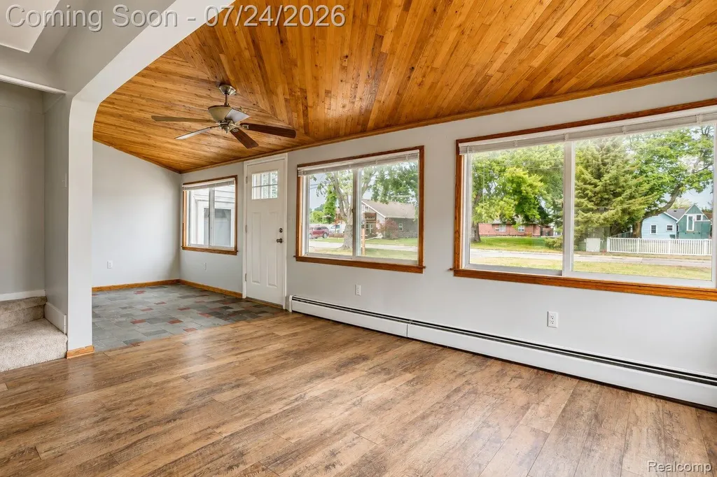 22464 Beach Street St. Clair Shores City MI 48081