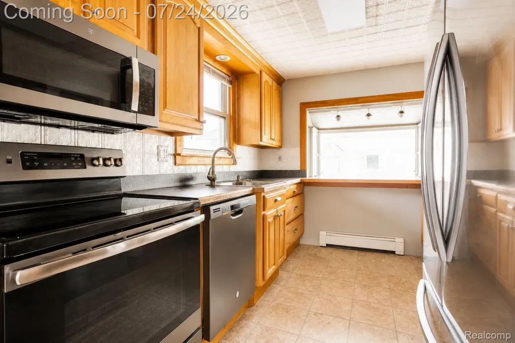 22464 Beach Street St. Clair Shores City MI 48081