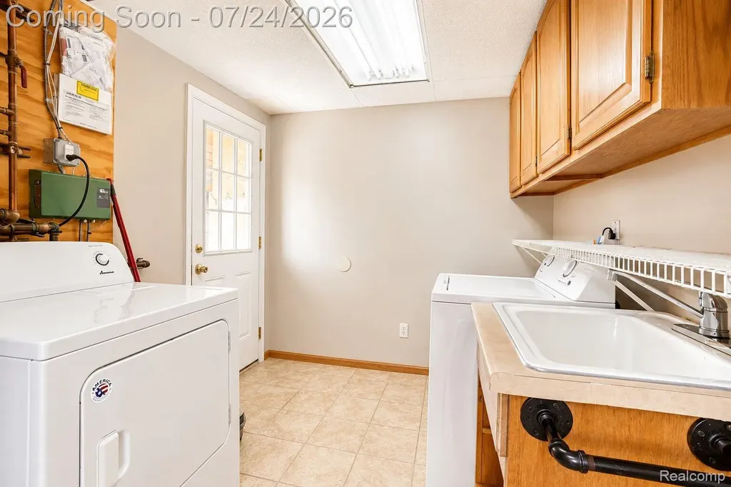22464 Beach Street St. Clair Shores City MI 48081