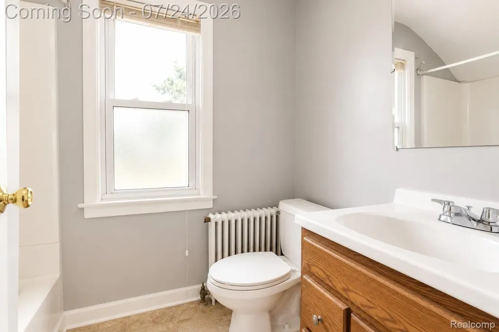 22464 Beach Street St. Clair Shores City MI 48081