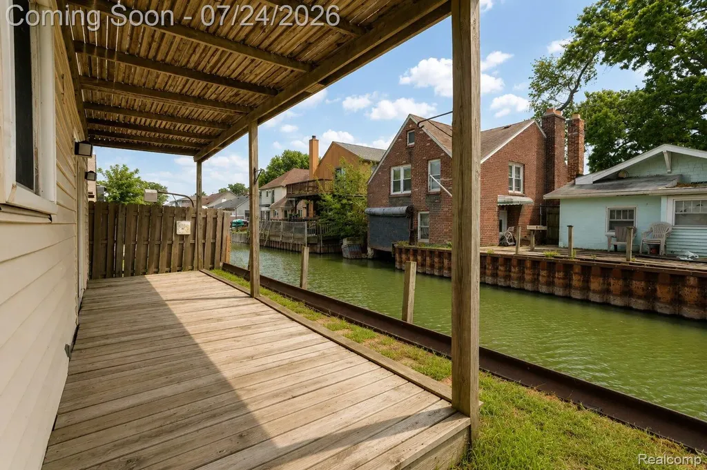22464 Beach Street St. Clair Shores City MI 48081