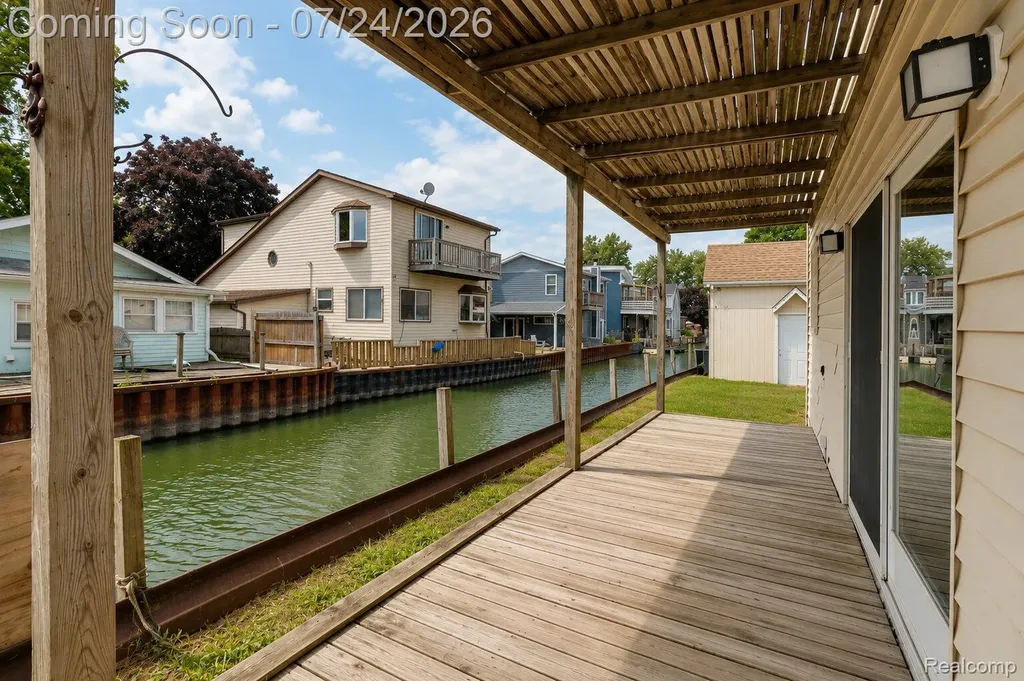 22464 Beach Street St. Clair Shores City MI 48081