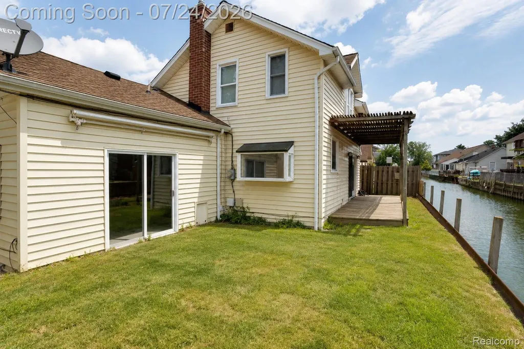 22464 Beach Street St. Clair Shores City MI 48081