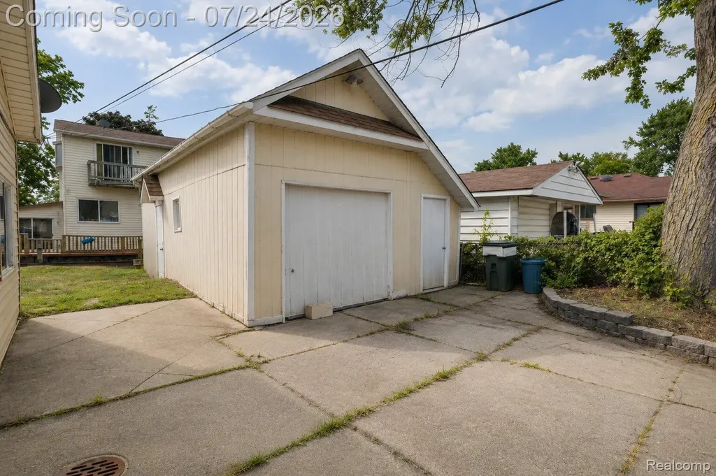 22464 Beach Street St. Clair Shores City MI 48081